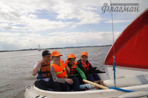 Экипаж яхты Бака тутума на буксире